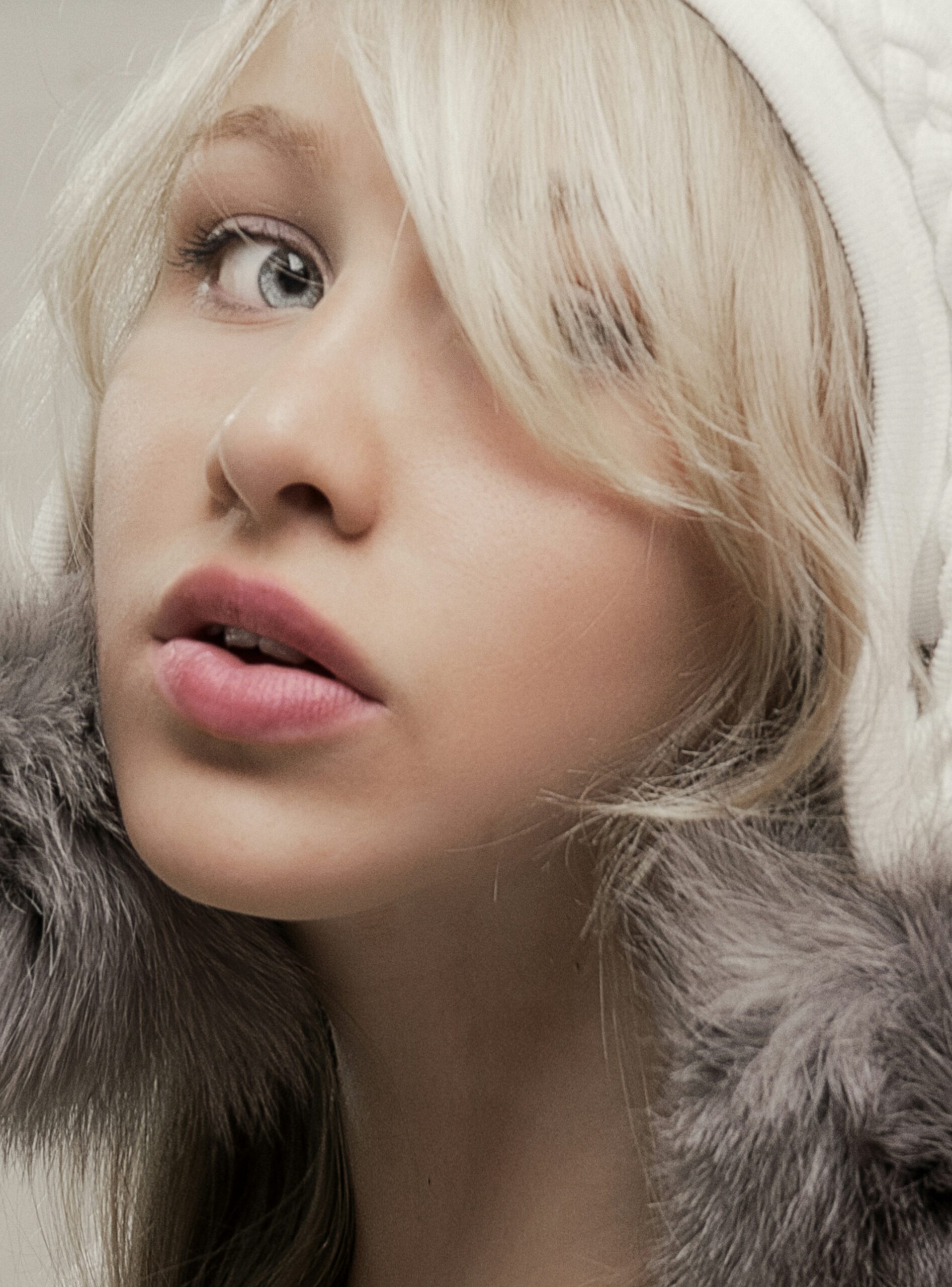 What Causes White Hair at an Early Age in Women?